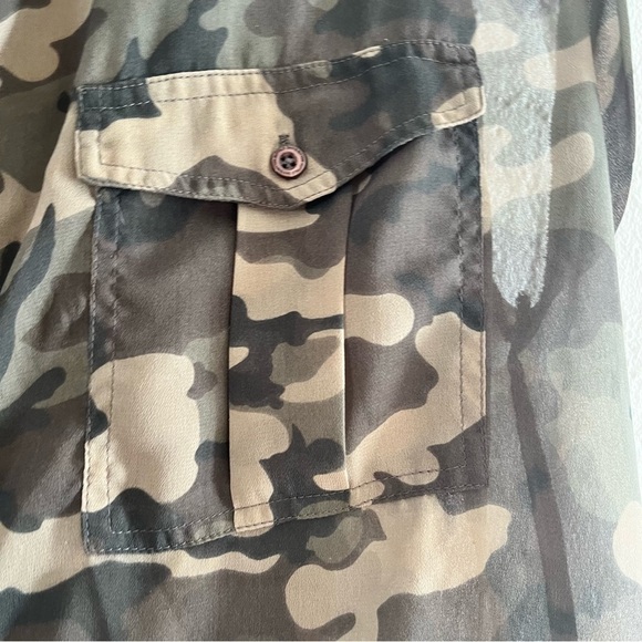 BUFFALO David Bitton Sleeveless Camouflage Blouse Size Large - Picture 4 of 7